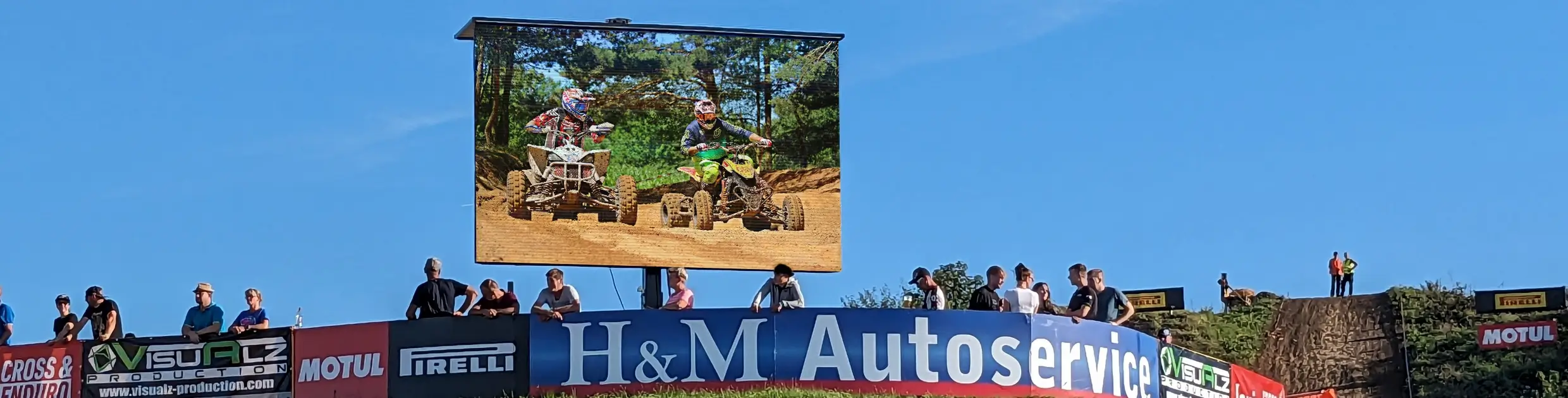 Mobile LED-Videowände für Live-Streaming und Sponsoren - Maximale Emotion für Ihr Motorsport-Event