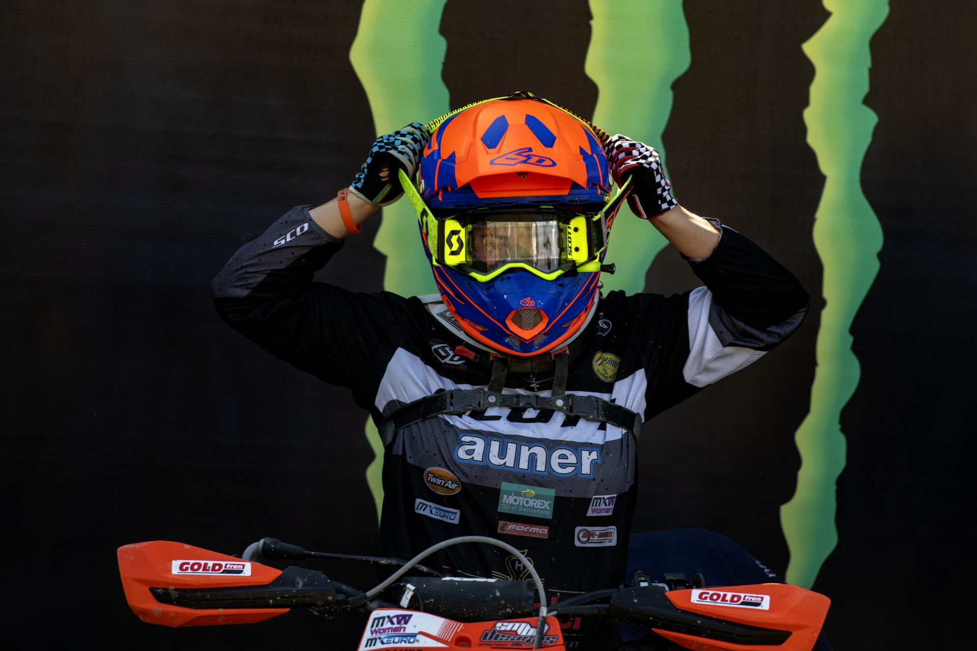 Helmfoto 2021 Elena Kapsamer