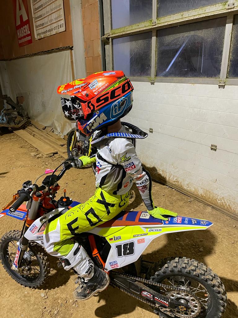 Helmfoto 2022 Luca Schad